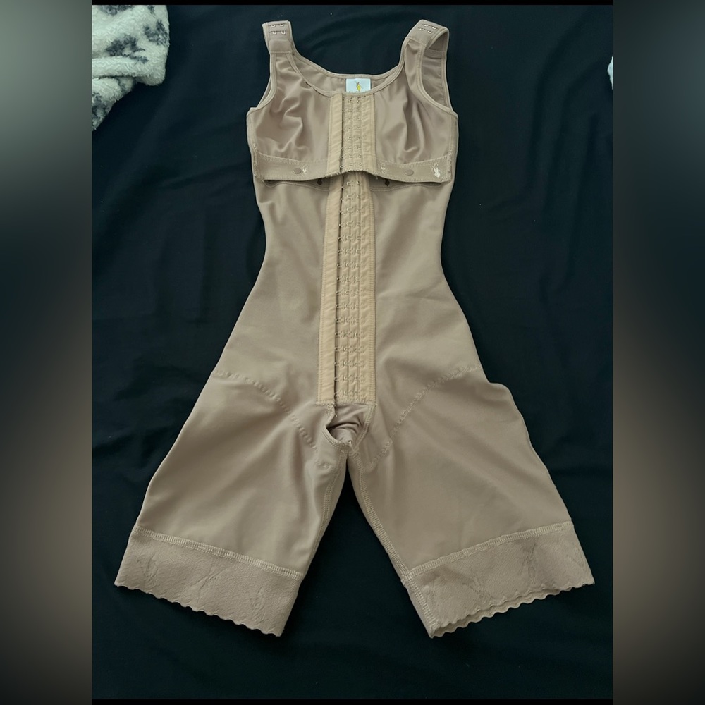 Meli Belt is a Colombian brand. Stage 2 Faja. Waist xs and the booty is a medium